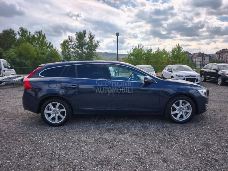 Volvo V60 D5 MOMENTUM