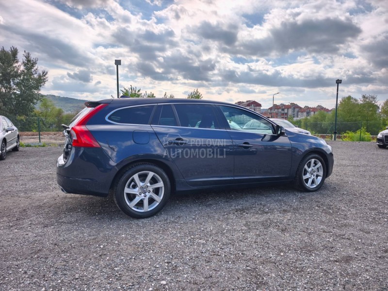 Volvo V60 D5 MOMENTUM