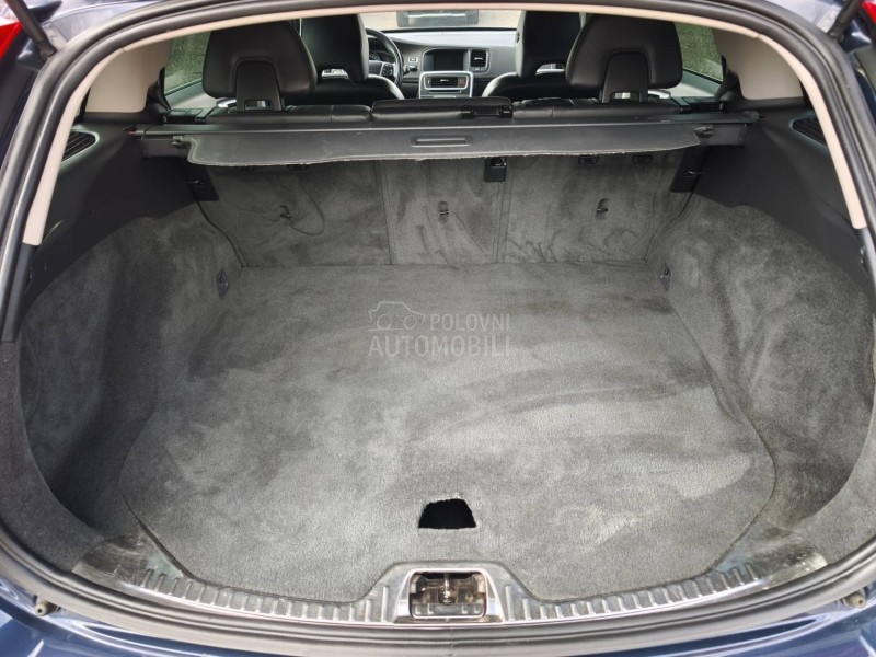 Volvo V60 D5 MOMENTUM