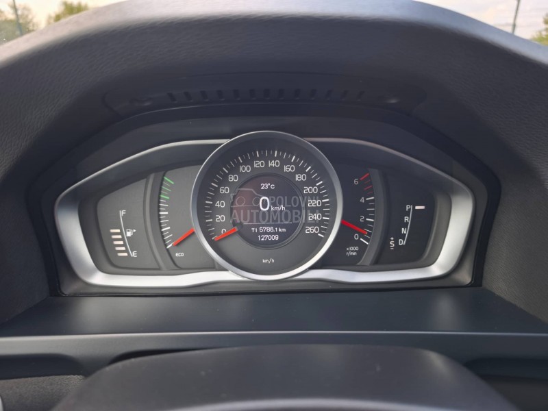 Volvo V60 D5 MOMENTUM