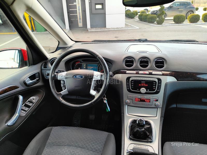 Ford Galaxy 2.0 TDCI GHIA 7SED