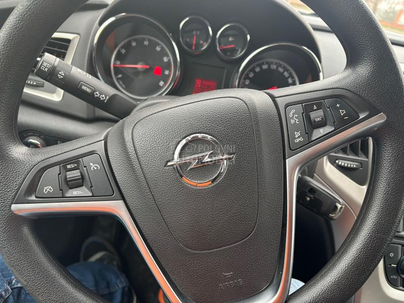 Opel Astra J 1.6 B e n z i n