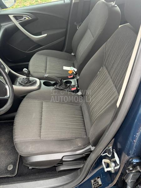 Opel Astra J 1.6 B e n z i n