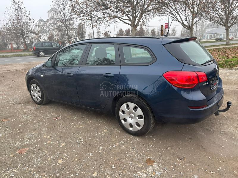 Opel Astra J 1.6 B e n z i n