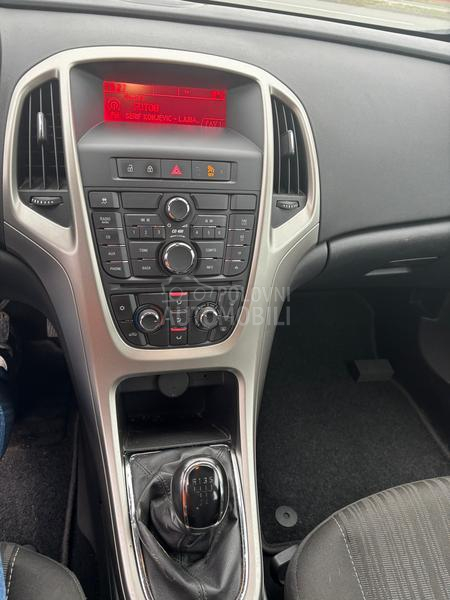 Opel Astra J 1.6 B e n z i n