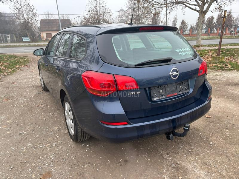 Opel Astra J 1.6 B e n z i n