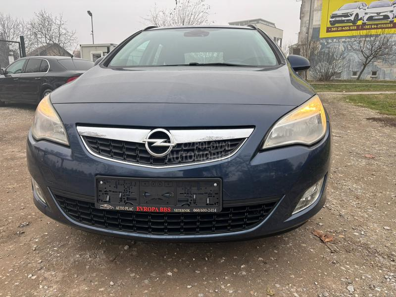 Opel Astra J 1.6 B e n z i n