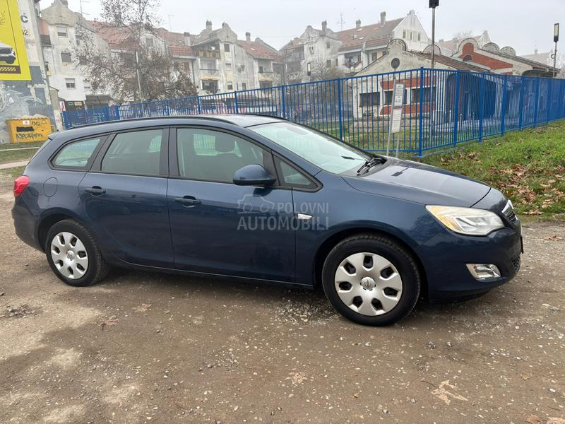 Opel Astra J 1.6 B e n z i n