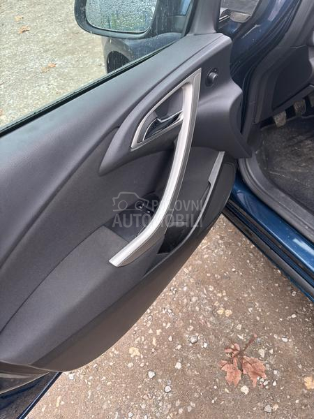 Opel Astra J 1.6 B e n z i n