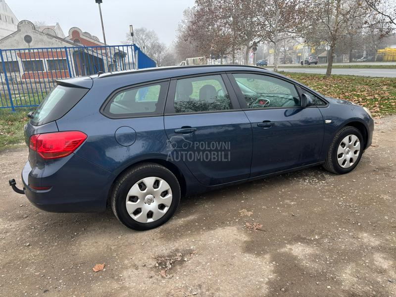 Opel Astra J 1.6 B e n z i n