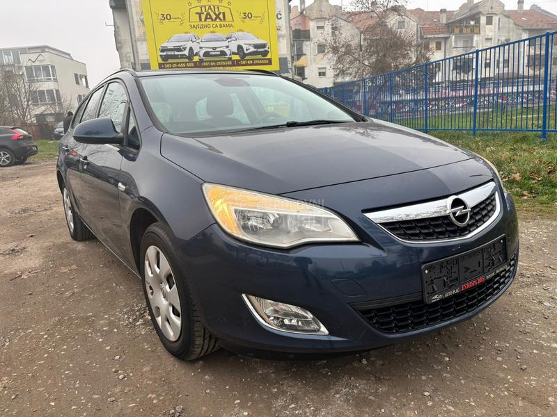 Opel Astra J 1.6 B e n z i n