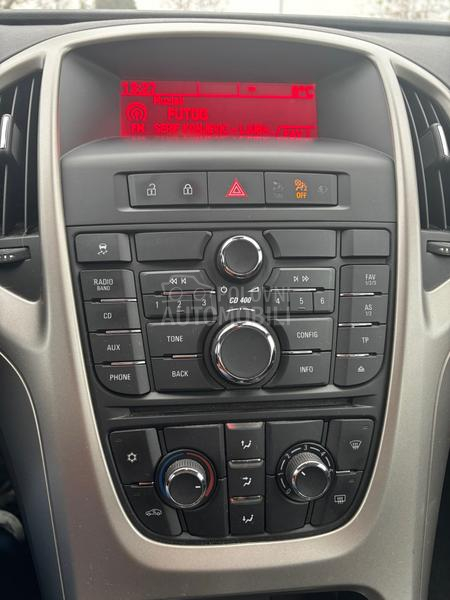 Opel Astra J 1.6 B e n z i n