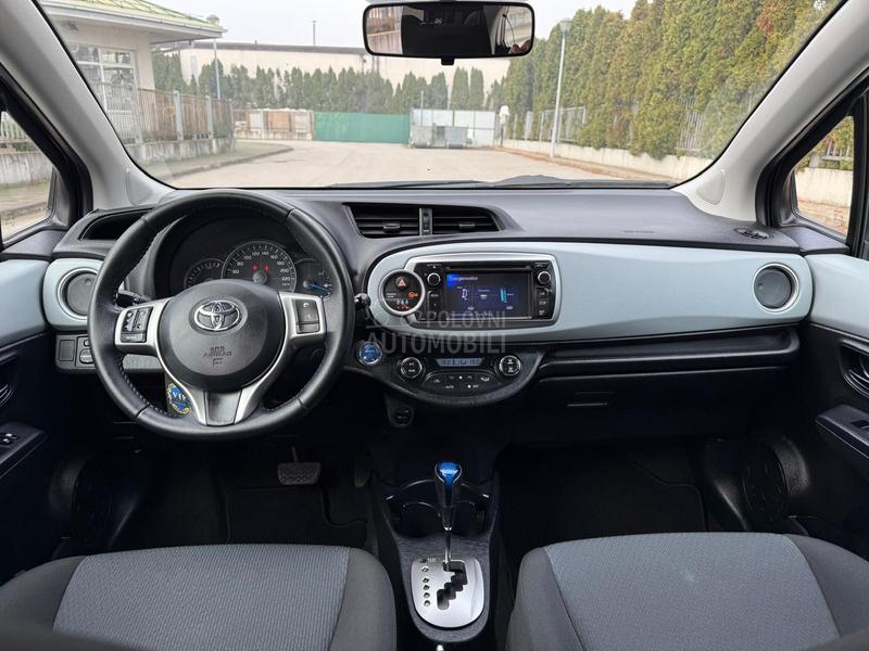 Toyota Yaris 1.5 b  Hibrid