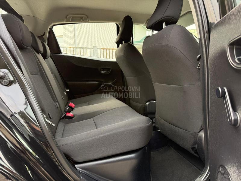 Toyota Yaris 1.5 b  Hibrid