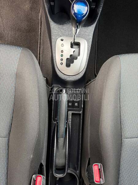 Toyota Yaris 1.5 b  Hibrid