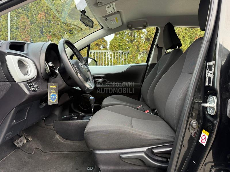 Toyota Yaris 1.5 b  Hibrid