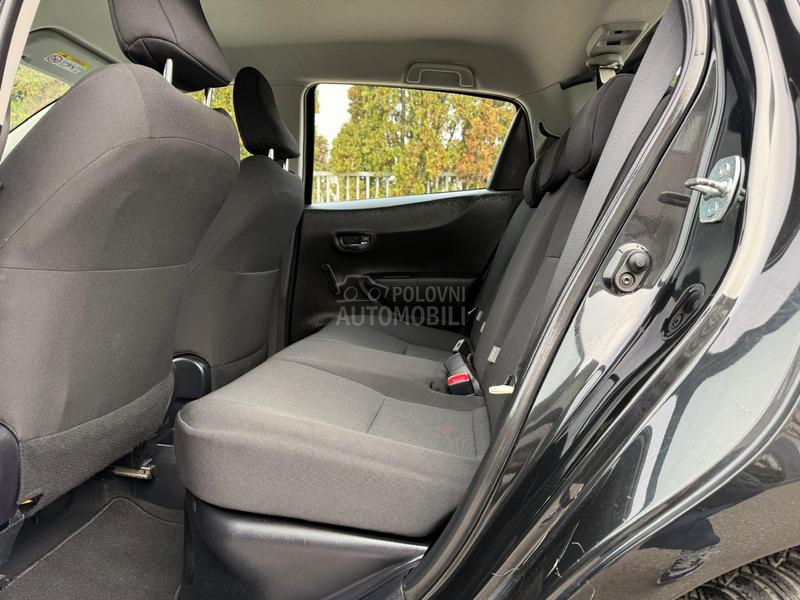 Toyota Yaris 1.5 b  Hibrid