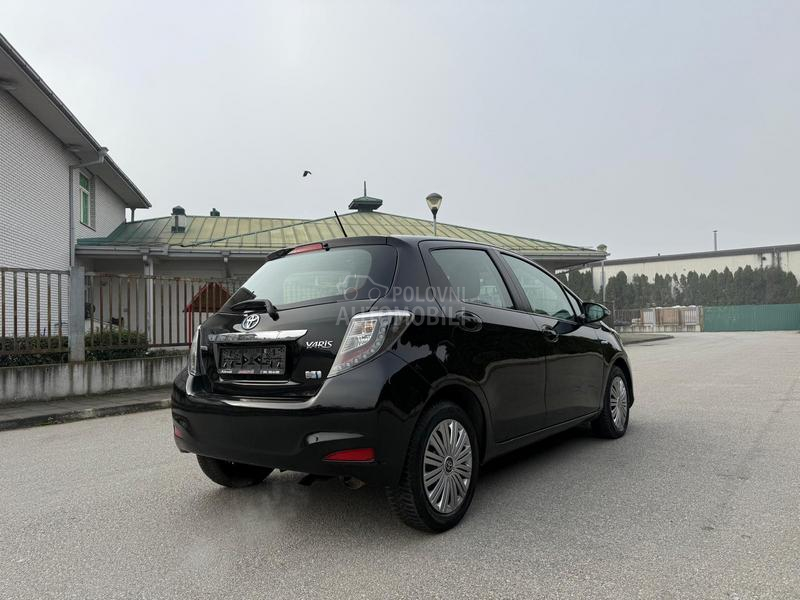 Toyota Yaris 1.5 b  Hibrid