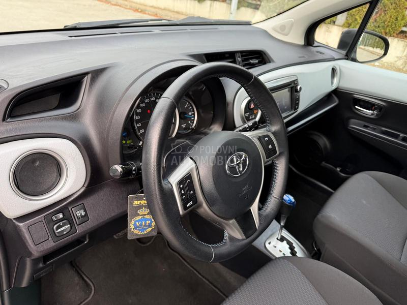 Toyota Yaris 1.5 b  Hibrid