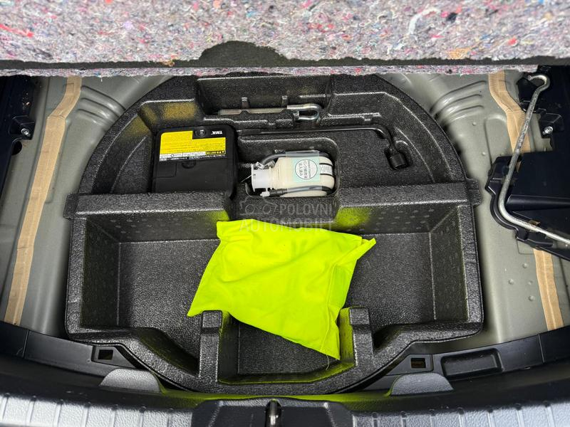 Toyota Yaris 1.5 b  Hibrid