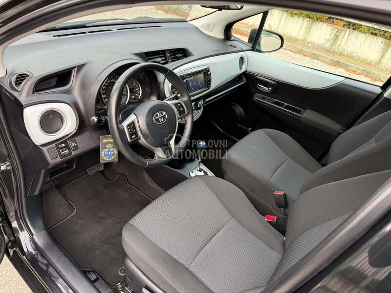 Toyota Yaris 1.5 b  Hibrid