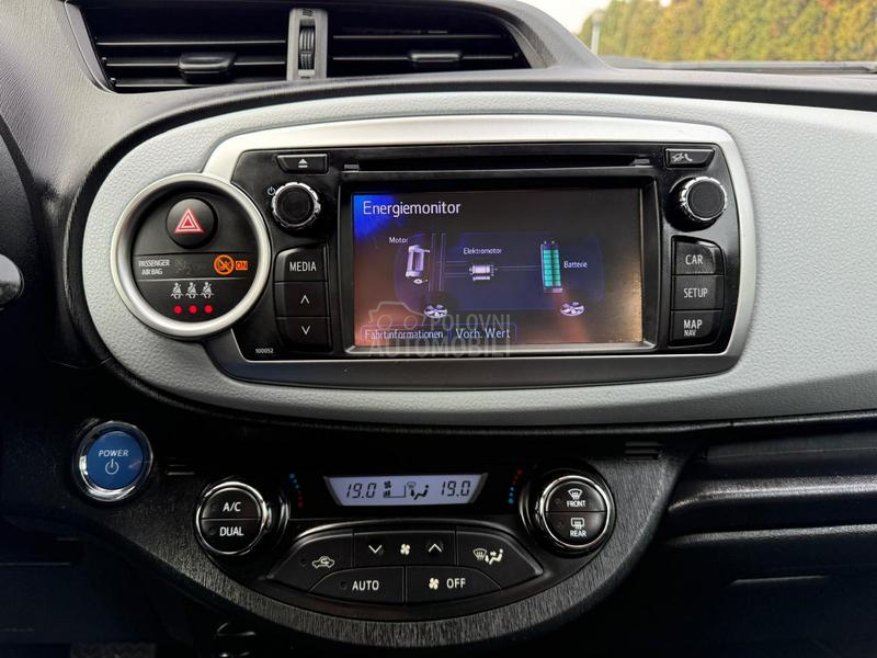 Toyota Yaris 1.5 b  Hibrid