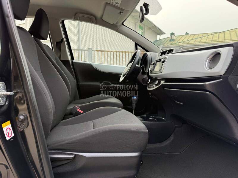 Toyota Yaris 1.5 b  Hibrid