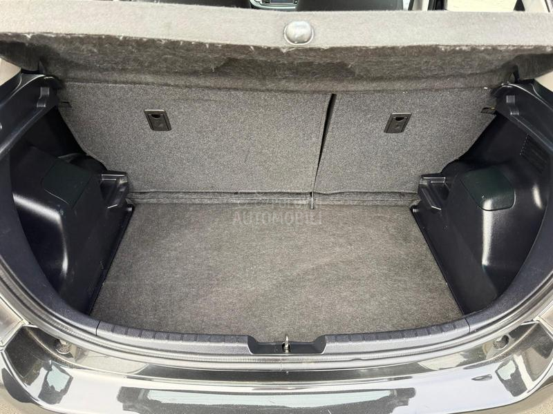 Toyota Yaris 1.5 b  Hibrid