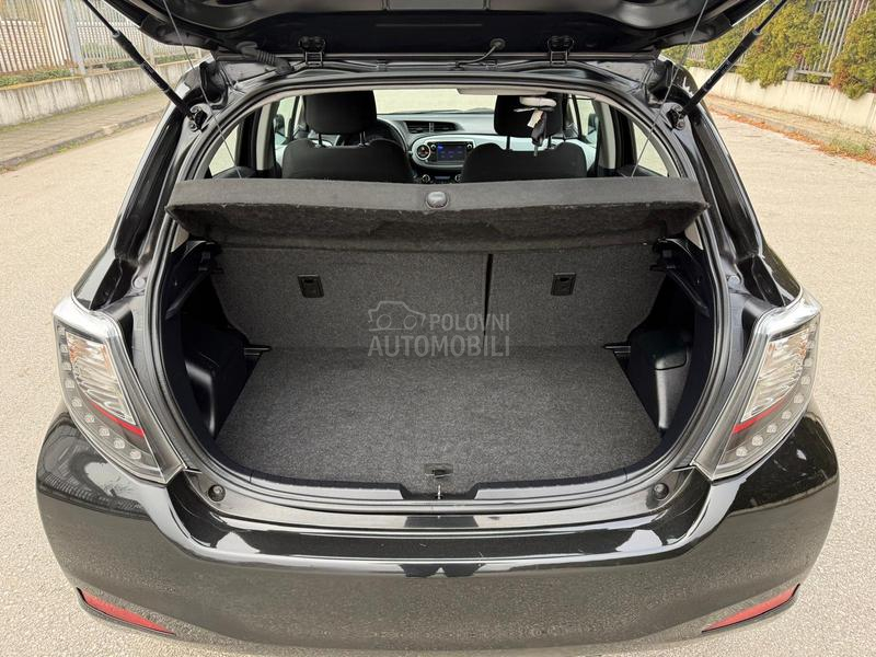 Toyota Yaris 1.5 b  Hibrid