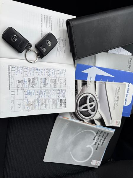 Toyota Yaris 1.5 b  Hibrid