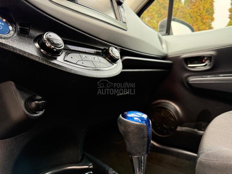 Toyota Yaris 1.5 b  Hibrid