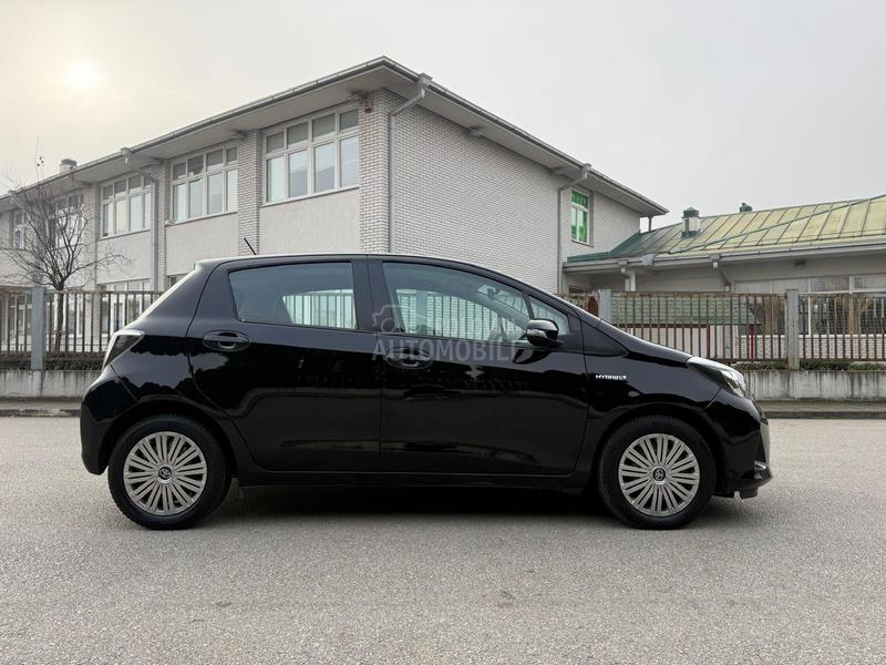 Toyota Yaris 1.5 b  Hibrid