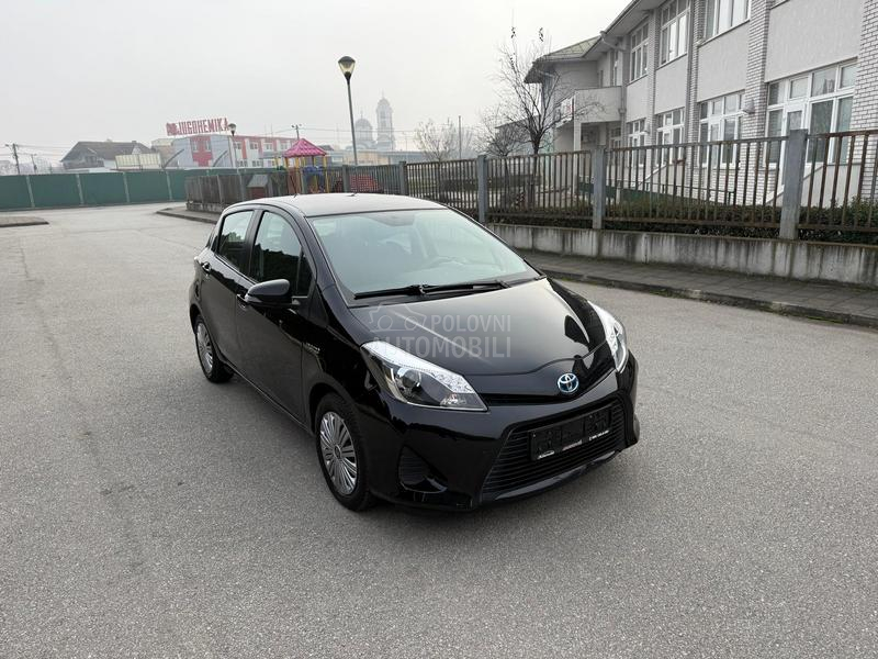 Toyota Yaris 1.5 b  Hibrid