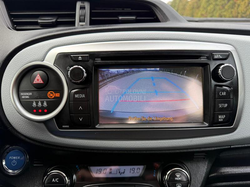 Toyota Yaris 1.5 b  Hibrid