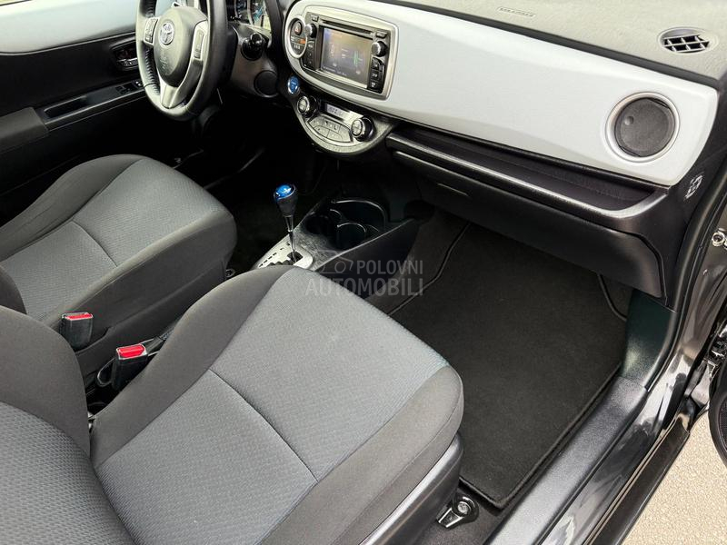 Toyota Yaris 1.5 b  Hibrid