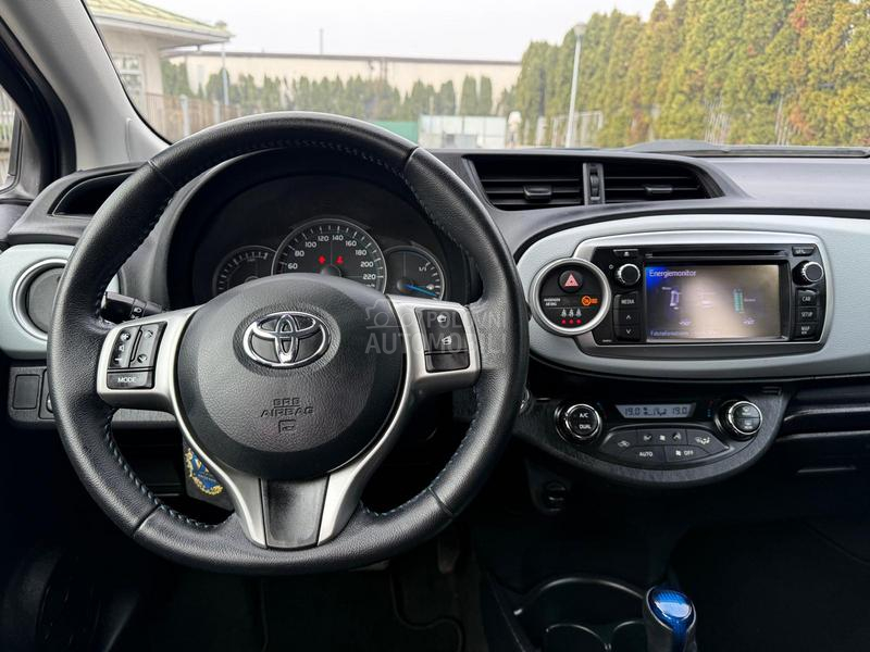 Toyota Yaris 1.5 b  Hibrid