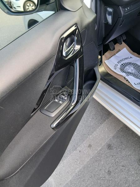 Peugeot 208 1.2 VTi