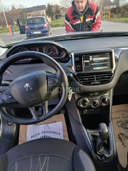 Peugeot 208 1.2 VTi