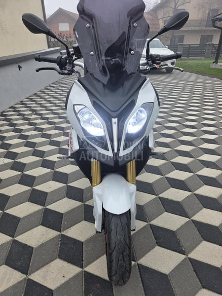 BMW S1000XR