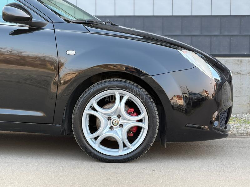 Alfa Romeo MiTo CH/NAVl/carbon