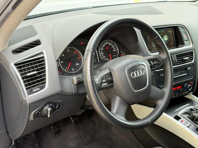 Audi Q5 T D I manuelni