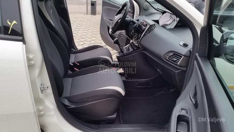 Lancia Ypsilon 1.3 MJET T0P STANJE