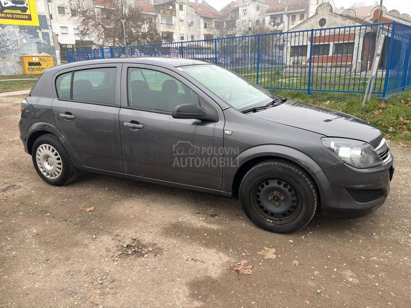 Opel Astra H 1.6 B E n z i n