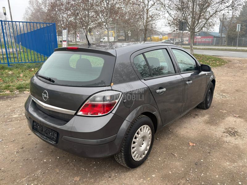 Opel Astra H 1.6 B E n z i n