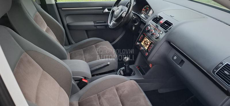 Volkswagen Touran 1.6TDI  F U L L