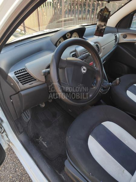 Lancia Ypsilon 