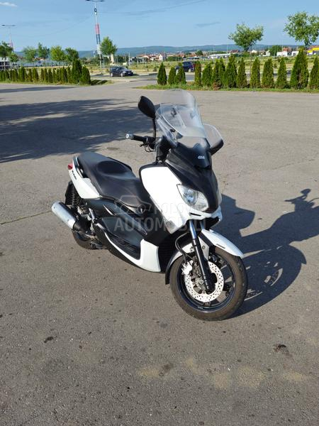 Yamaha XMAX