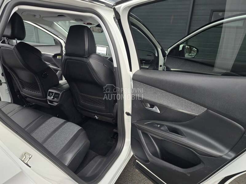 Peugeot 3008 1.5HDI ALLURE