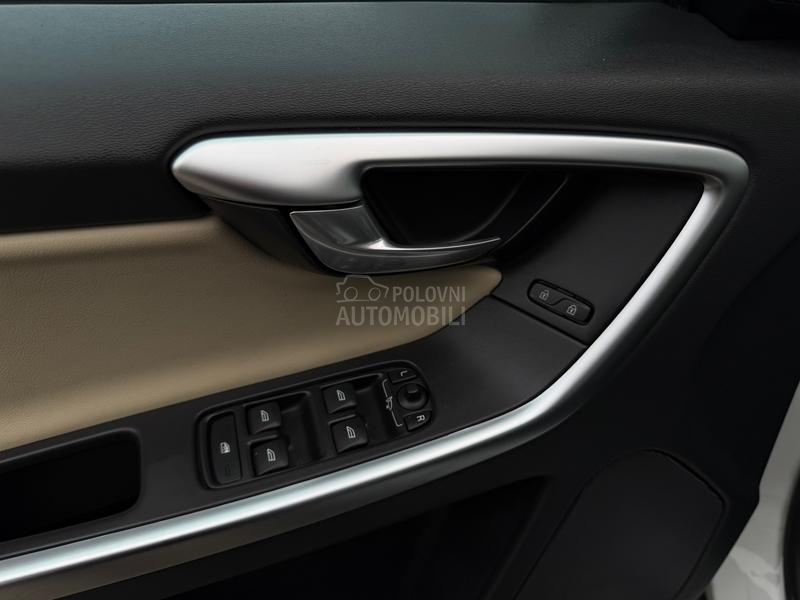 Volvo XC60 4x4 R- DESIGN CH