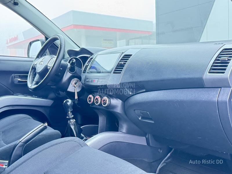 Mitsubishi Outlander 2.0 DID4x4 NAV. KAM.